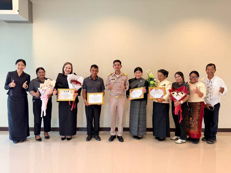 พช. นำทีมเครือข่ายการพัฒนาชุมชน รับเกียรติบัตรฯ